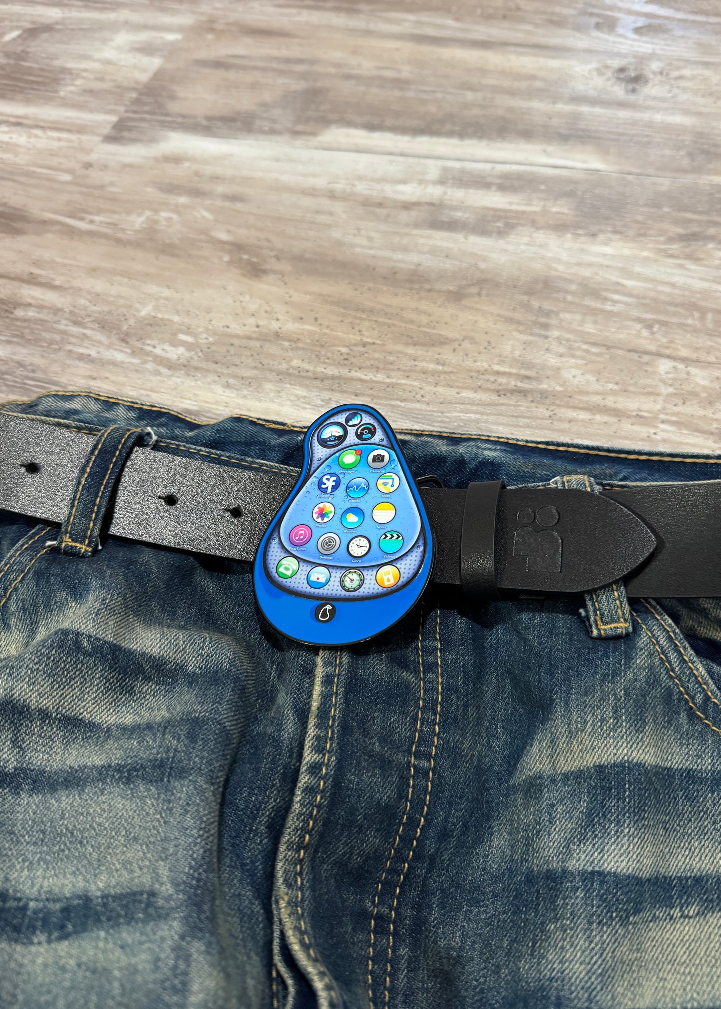 [PREORDER] Pear Phone Buckle